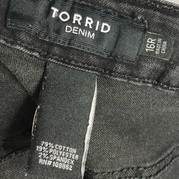 Torrid Curvy Skinny Black Dark Wash 16 - Picture 5 of 5